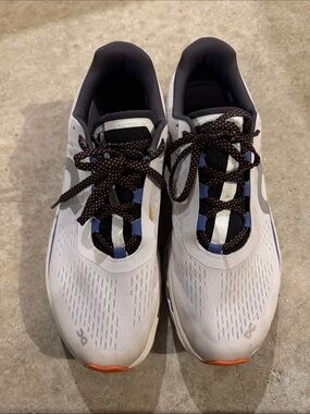 🚨🚨 ON CLOUD MEN white with Orange Accents running shoe